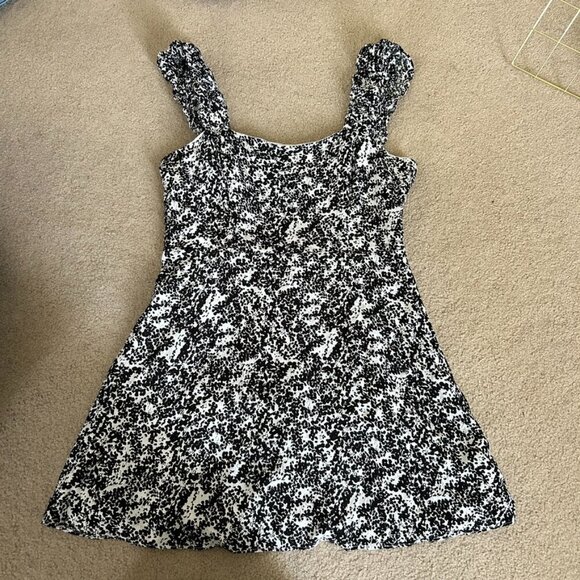 Black and white dress - Picture 1 of 7